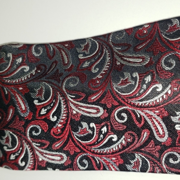 Van Heusen black deep red tie. 5/$25.00 - Picture 2 of 3